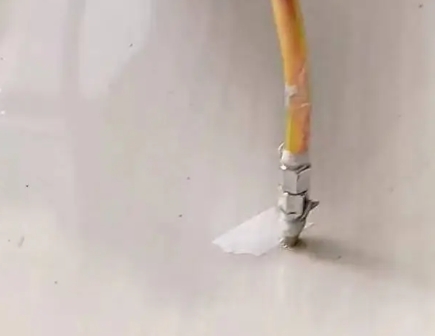 剑阁瓷砖空鼓维修公司专业解答在瓷砖铺贴过程中，如果使用的砂料过粗（如全部使用了粗砂），可能会导致以下问题